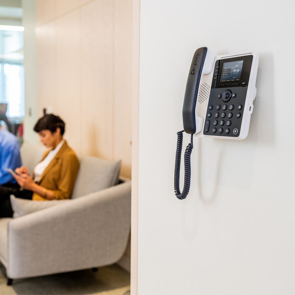 Teléfono IP Poly Edge E100